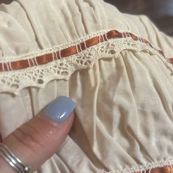 Ivory Women's Crop Top - Picture 4 of 4